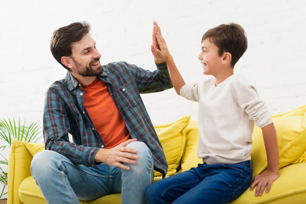 Entenda a importância da escuta ativa na educação parental.