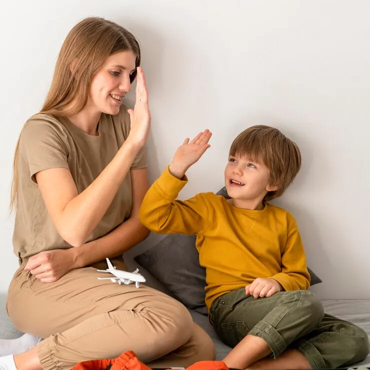 Escuta ativa: saiba como ela é a chave para resolver conflitos na família. | Foto: Freepik.
