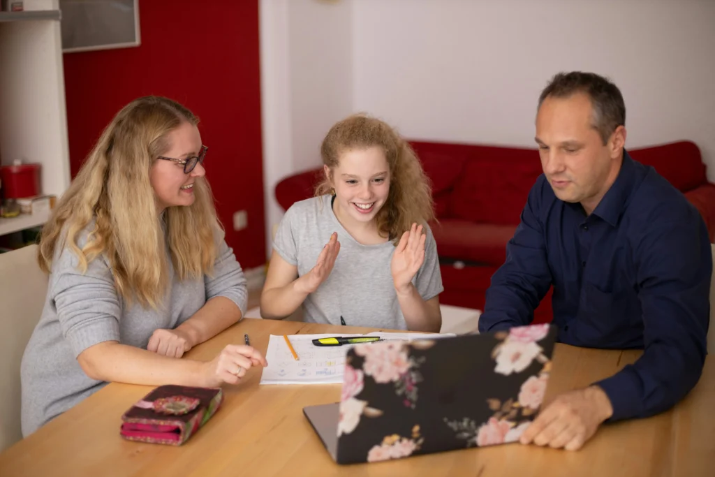 Orientador-Parental-como-a-empatia-transforma-as-conversas-cotidianas-em-casa
